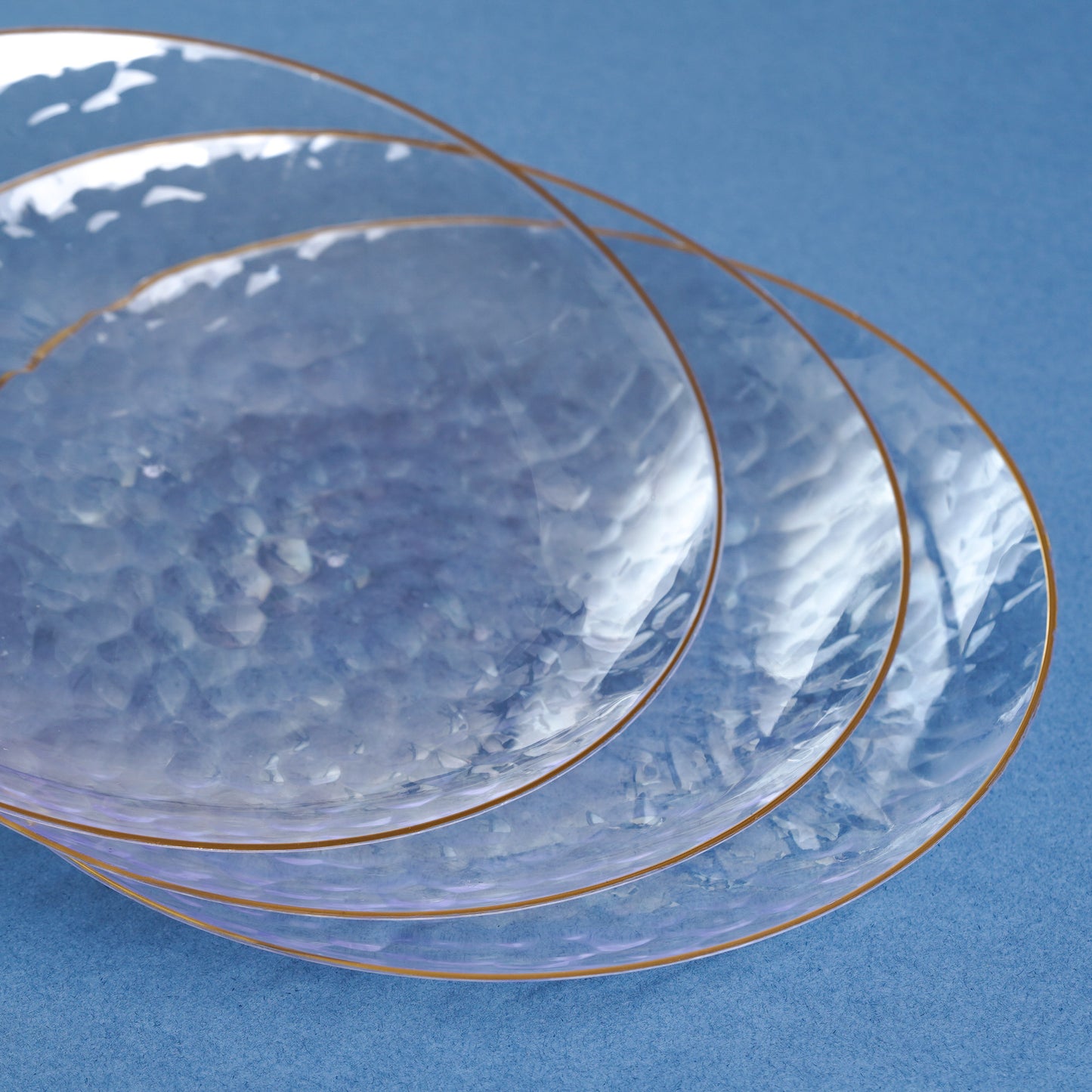 20 Pack - 7 Inch Hard Plastic Appetizer Plates with Gold Trim, Hammered Design, Clear