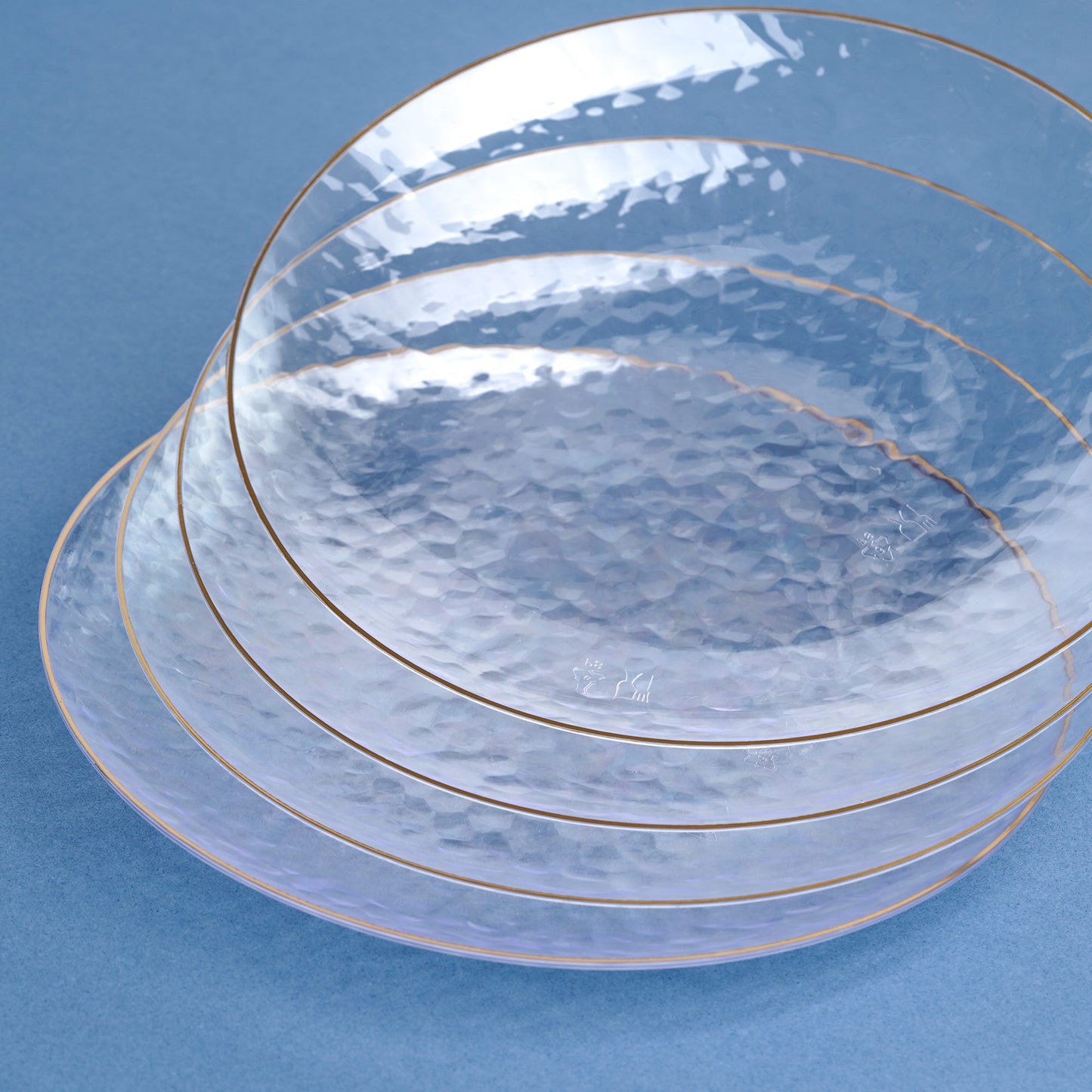 20 Pack - 9 Inch Hard Plastic Dinner Plates with Gold Trim, Hammered Design, Clear